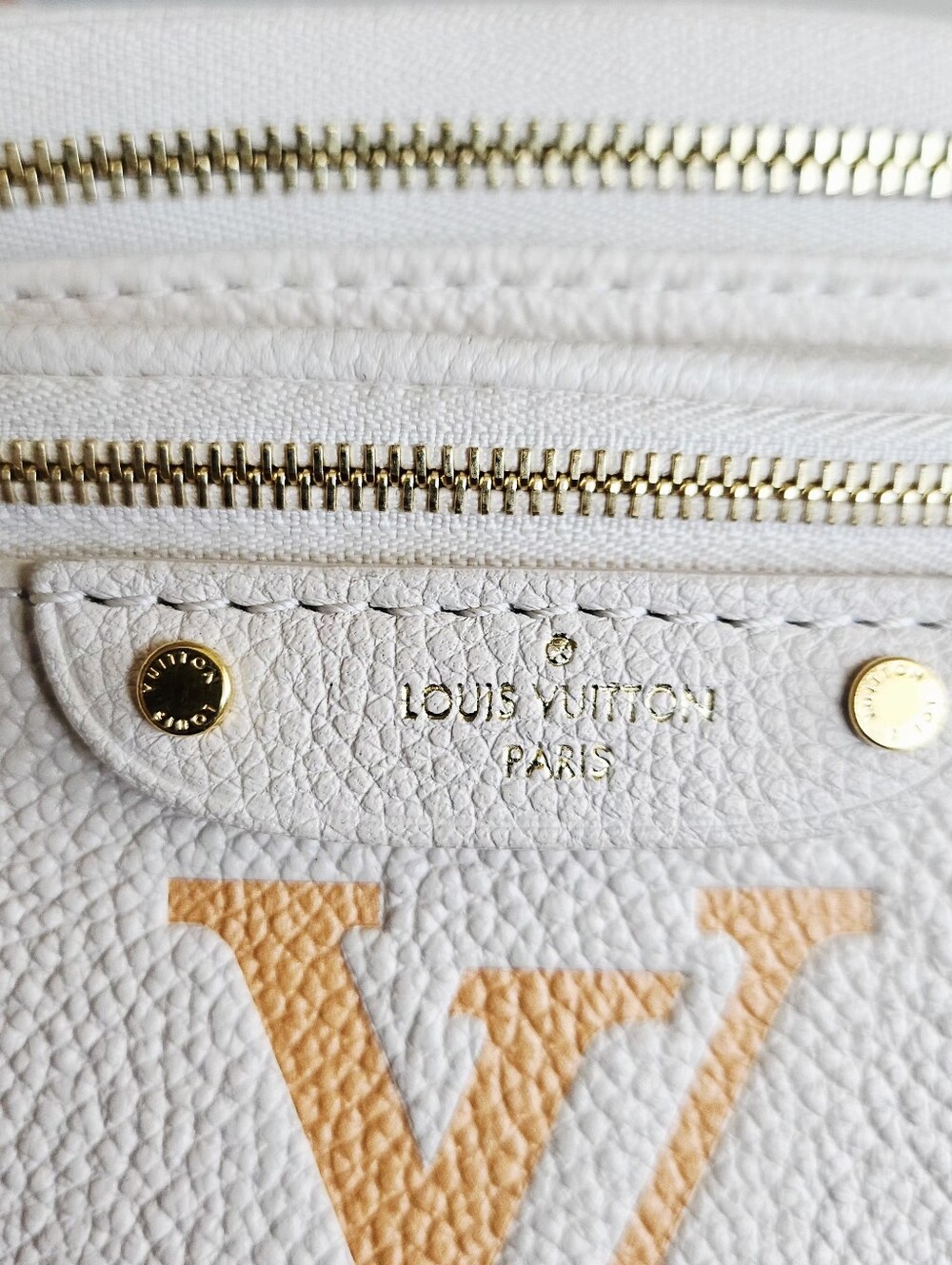Louis Vuitton Giant By The Pool Cream Safron 4-way Crossbody/Bumbag/Shoulder Bag - Picture 8 of 15